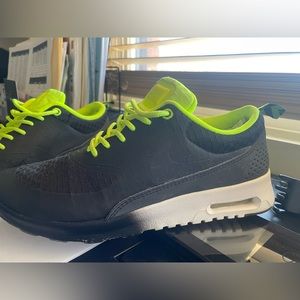 Women Black Nike Thea Woven air max size 7